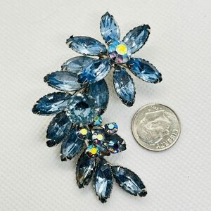 Elegant Blue Floral Brooch
